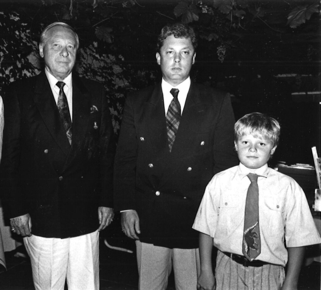 2002 - Jochen Wolf übernimmt in 2. Generation die Geschäftsführung. Auf dem Bild bereits die 3. Generation mit Markus Wolf.